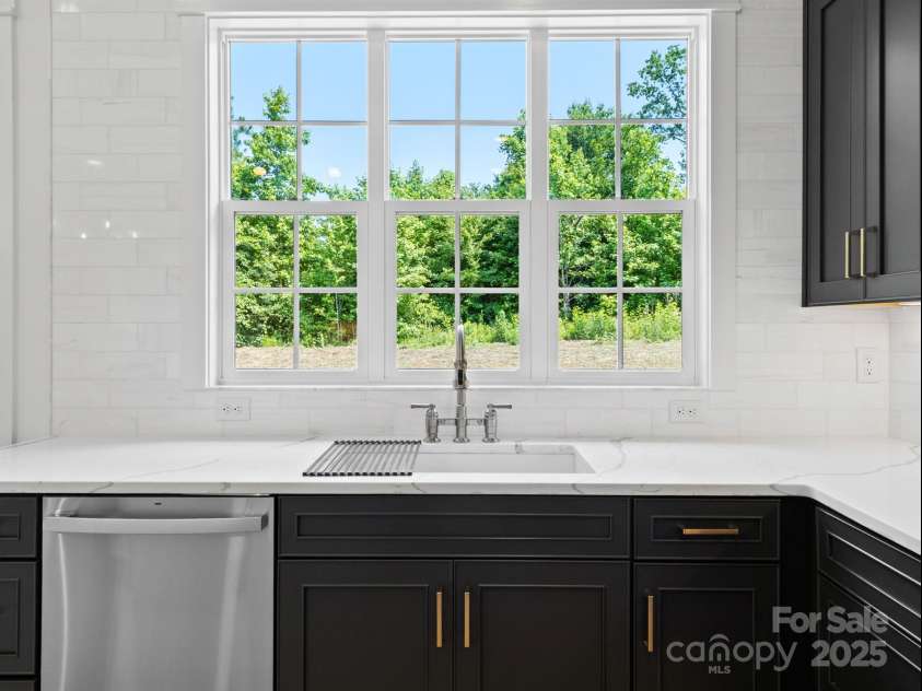 733 Barbary Place, Lincolnton, NC 28092.  MLS# CAR4232580, YatesRealty ID 20343. 