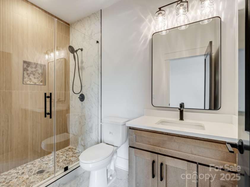 733 Barbary Place, Lincolnton, NC 28092.  MLS# CAR4232580, YatesRealty ID 20343. 