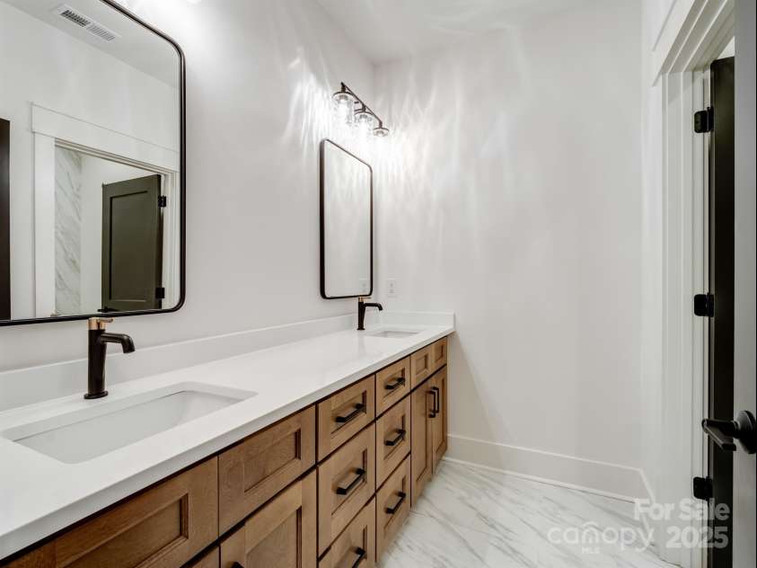 733 Barbary Place, Lincolnton, NC 28092.  MLS# CAR4232580, YatesRealty ID 20343. 