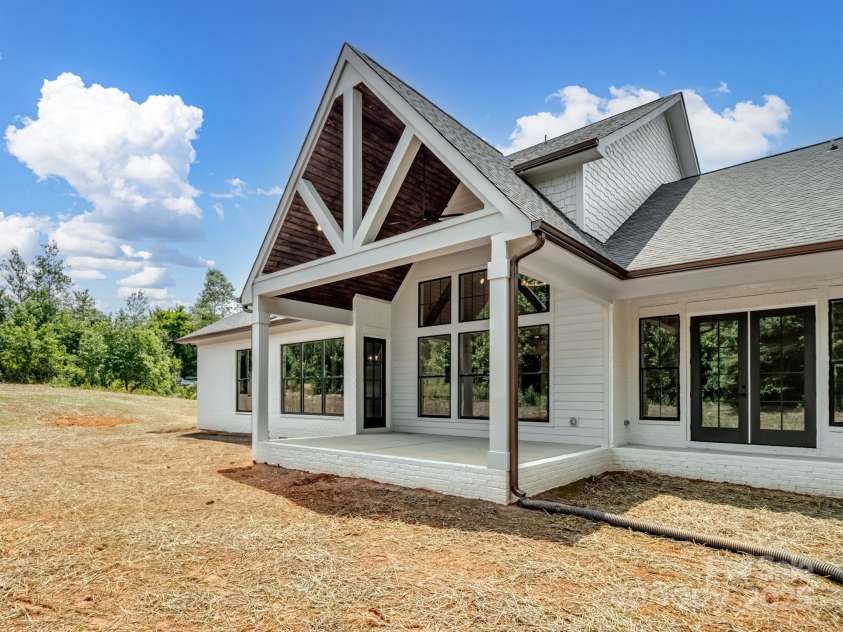 733 Barbary Place, Lincolnton, NC 28092.  MLS# CAR4232580, YatesRealty ID 20343. 