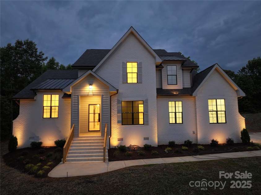 733 Barbary Place, Lincolnton, NC 28092.  MLS# CAR4232580, YatesRealty ID 20343. 