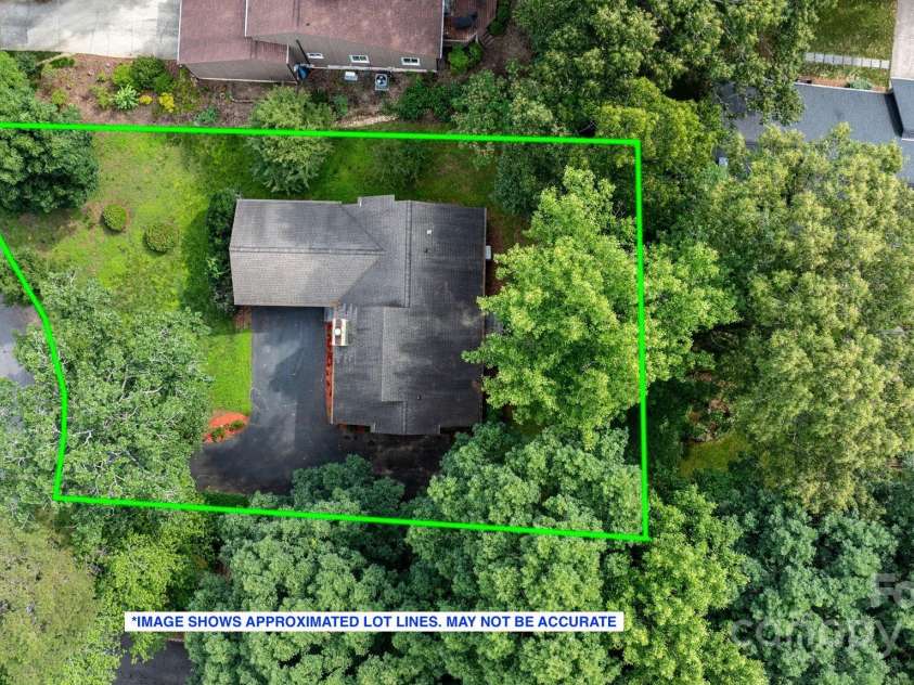 1748 4th Street Court, Hickory, NC 28601.  MLS# CAR4271401, YatesRealty ID 20344. 