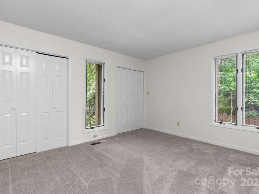 1748 4th Street Court, Hickory, NC 28601.  MLS# CAR4271401, YatesRealty ID 20344. 