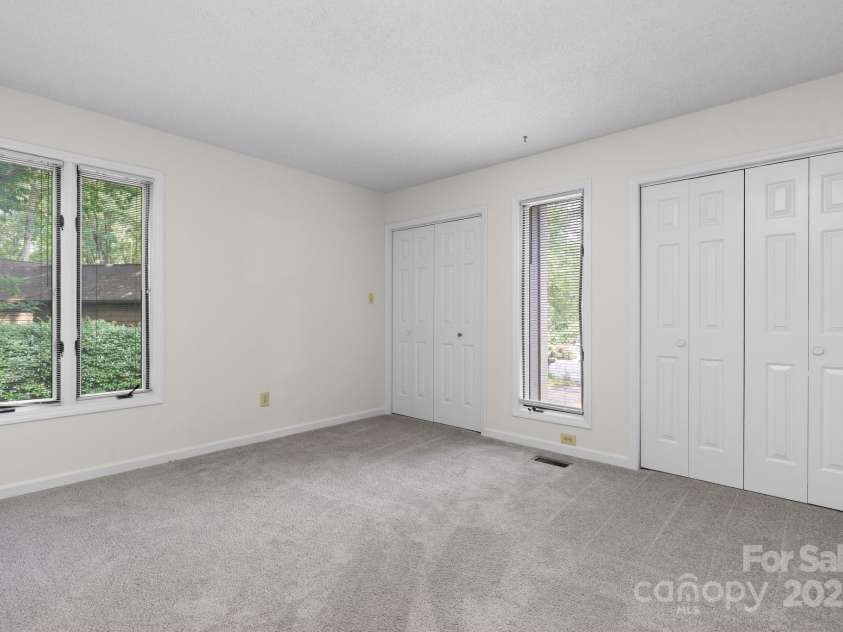 1748 4th Street Court, Hickory, NC 28601.  MLS# CAR4271401, YatesRealty ID 20344. 