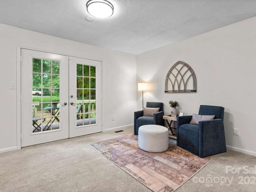 1748 4th Street Court, Hickory, NC 28601.  MLS# CAR4271401, YatesRealty ID 20344. 