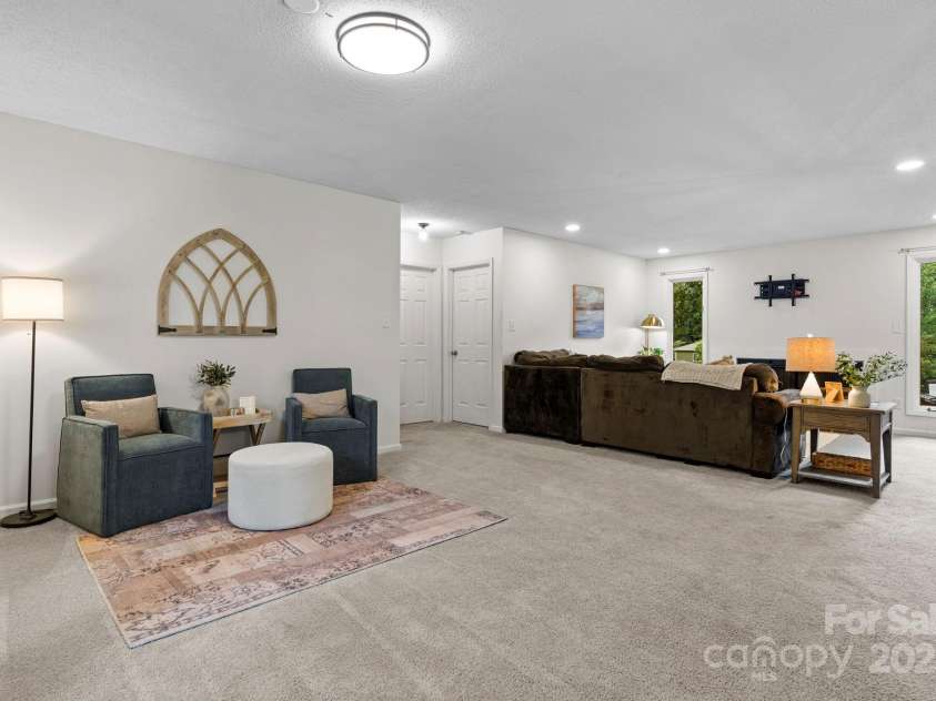 1748 4th Street Court, Hickory, NC 28601.  MLS# CAR4271401, YatesRealty ID 20344. 