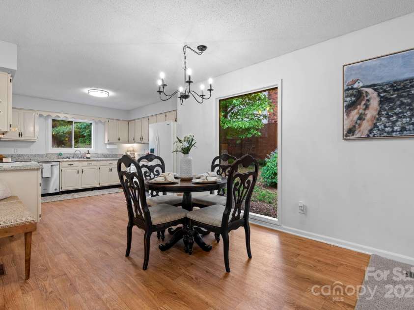 1748 4th Street Court, Hickory, NC 28601.  MLS# CAR4271401, YatesRealty ID 20344. 