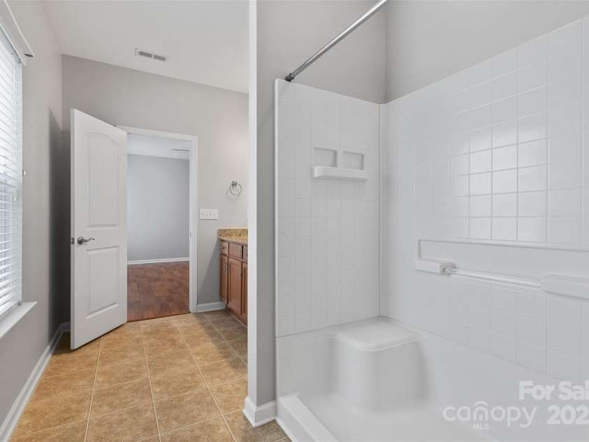 5076 Newport Lakes Drive, Rock Hill, SC 29732.  MLS# CAR4256467, YatesRealty ID 20345. 