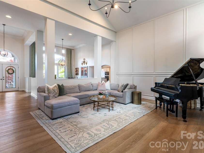 6 Oxford Court, Asheville, NC 28804.  MLS# CAR4359269, YatesRealty ID 20345. 