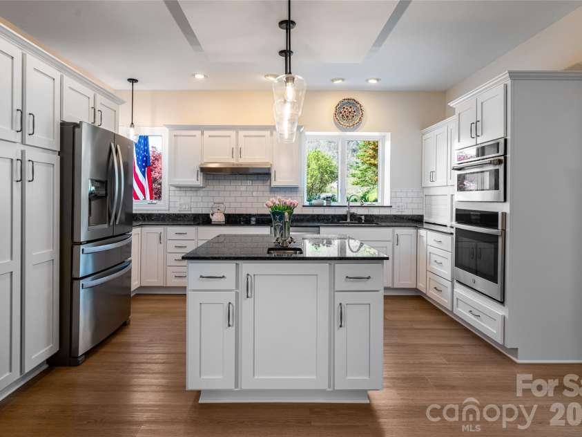 6 Oxford Court, Asheville, NC 28804.  MLS# CAR4359269, YatesRealty ID 20345. 