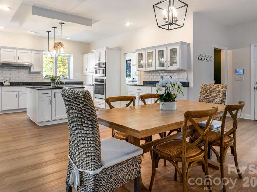 6 Oxford Court, Asheville, NC 28804.  MLS# CAR4359269, YatesRealty ID 20345. 