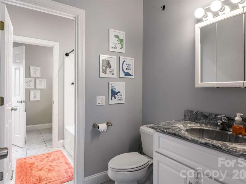 6 Oxford Court, Asheville, NC 28804.  MLS# CAR4359269, YatesRealty ID 20345. 