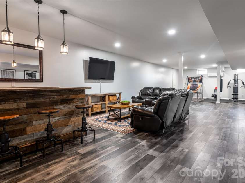 6 Oxford Court, Asheville, NC 28804.  MLS# CAR4359269, YatesRealty ID 20345. 