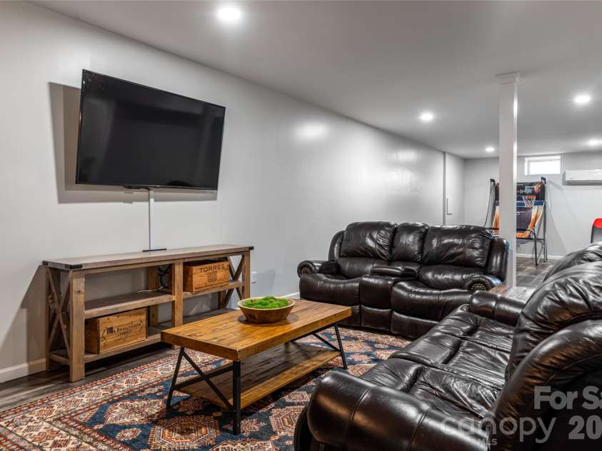 6 Oxford Court, Asheville, NC 28804.  MLS# CAR4359269, YatesRealty ID 20345. 