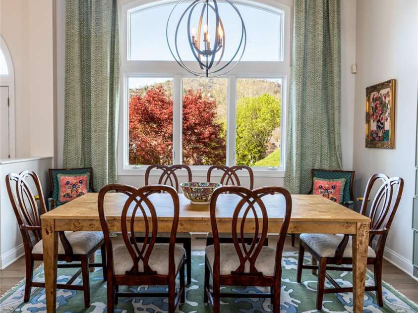 6 Oxford Court, Asheville, NC 28804.  MLS# CAR4359269, YatesRealty ID 20345. 