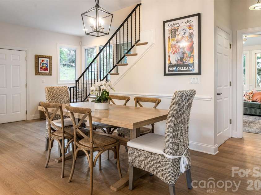 6 Oxford Court, Asheville, NC 28804.  MLS# CAR4359269, YatesRealty ID 20345. 