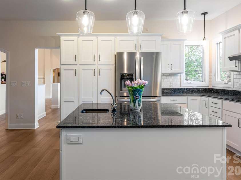 6 Oxford Court, Asheville, NC 28804.  MLS# CAR4359269, YatesRealty ID 20345. 
