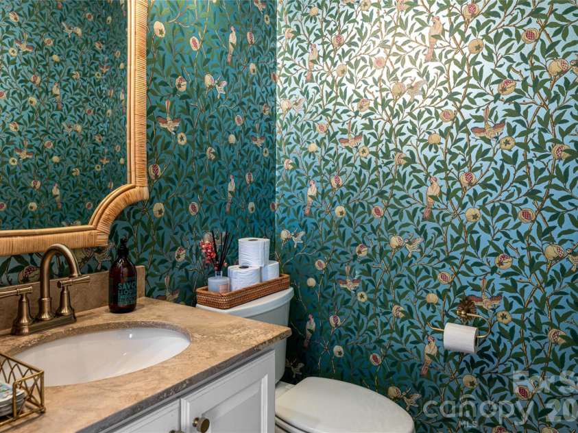 6 Oxford Court, Asheville, NC 28804.  MLS# CAR4359269, YatesRealty ID 20345. 