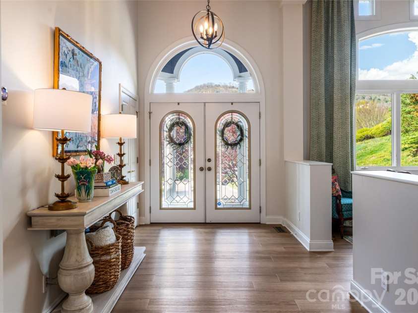 6 Oxford Court, Asheville, NC 28804.  MLS# CAR4359269, YatesRealty ID 20345. 