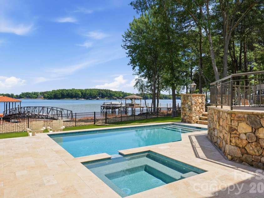 3900 Channel Pointe Lane, Denver, NC 28037.  MLS# CAR4375106, YatesRealty ID 20346. 