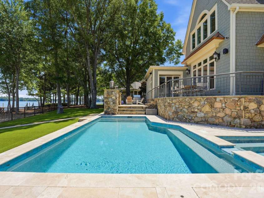 3900 Channel Pointe Lane, Denver, NC 28037.  MLS# CAR4375106, YatesRealty ID 20346. 