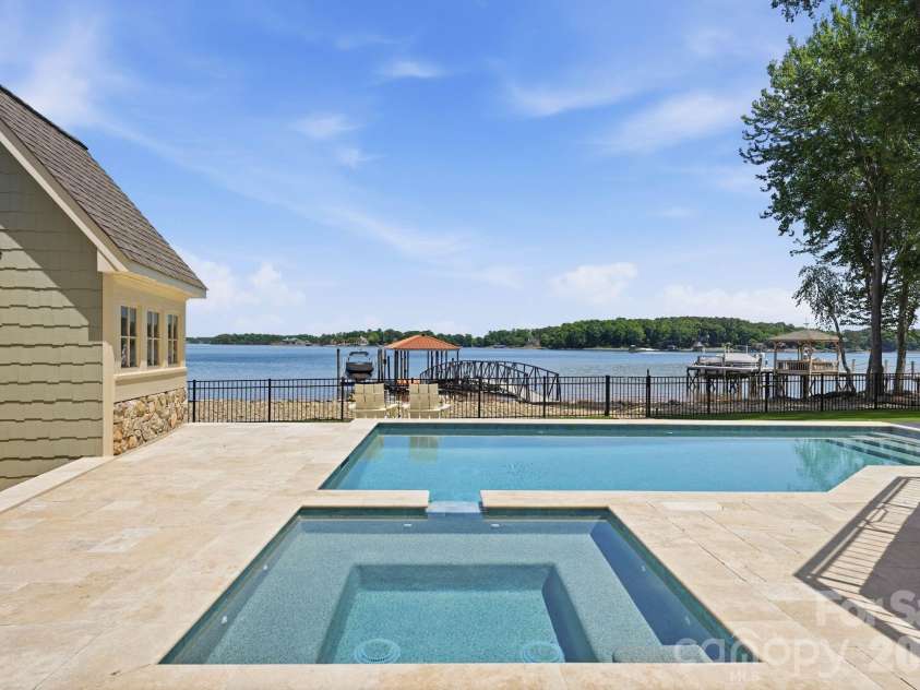 3900 Channel Pointe Lane, Denver, NC 28037.  MLS# CAR4375106, YatesRealty ID 20346. 