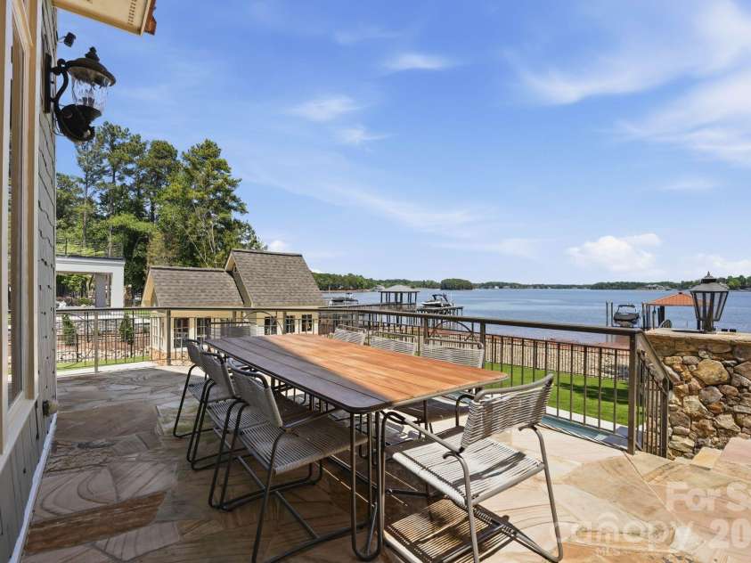 3900 Channel Pointe Lane, Denver, NC 28037.  MLS# CAR4375106, YatesRealty ID 20346. 