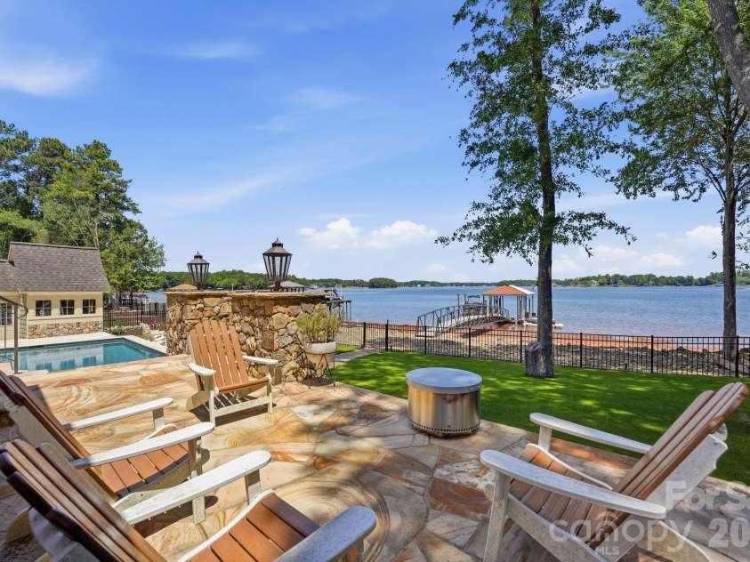 3900 Channel Pointe Lane, Denver, NC 28037.  MLS# CAR4375106, YatesRealty ID 20346. 