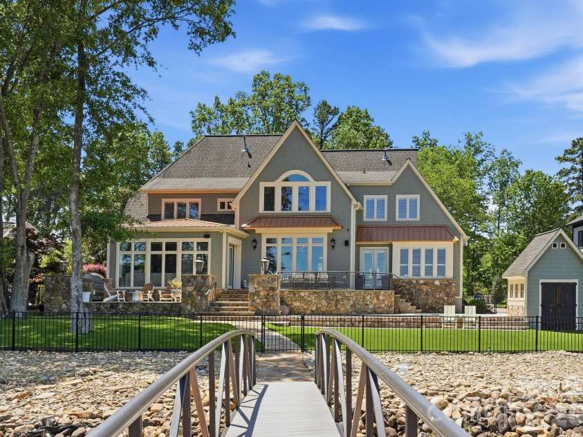 3900 Channel Pointe Lane, Denver, NC 28037.  MLS# CAR4375106, YatesRealty ID 20346. 