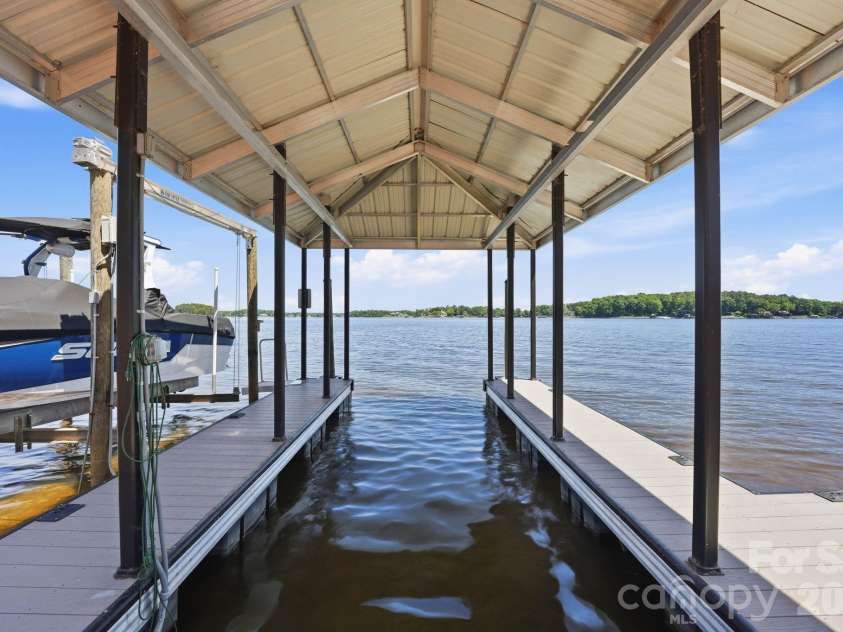 3900 Channel Pointe Lane, Denver, NC 28037.  MLS# CAR4375106, YatesRealty ID 20346. 