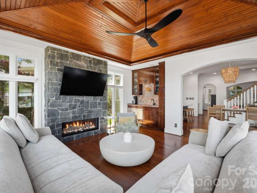 3900 Channel Pointe Lane, Denver, NC 28037.  MLS# CAR4375106, YatesRealty ID 20346. 