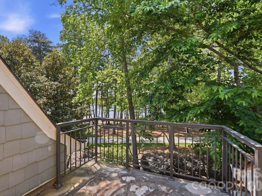 3900 Channel Pointe Lane, Denver, NC 28037.  MLS# CAR4375106, YatesRealty ID 20346. 