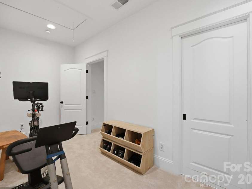 3900 Channel Pointe Lane, Denver, NC 28037.  MLS# CAR4375106, YatesRealty ID 20346. 