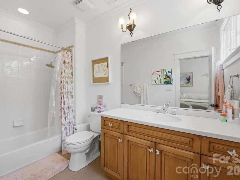 3900 Channel Pointe Lane, Denver, NC 28037.  MLS# CAR4375106, YatesRealty ID 20346. 