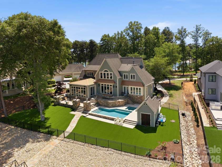 3900 Channel Pointe Lane, Denver, NC 28037.  MLS# CAR4375106, YatesRealty ID 20346. 