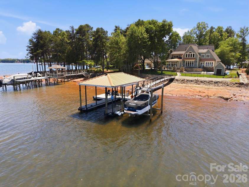 3900 Channel Pointe Lane, Denver, NC 28037.  MLS# CAR4375106, YatesRealty ID 20346. 