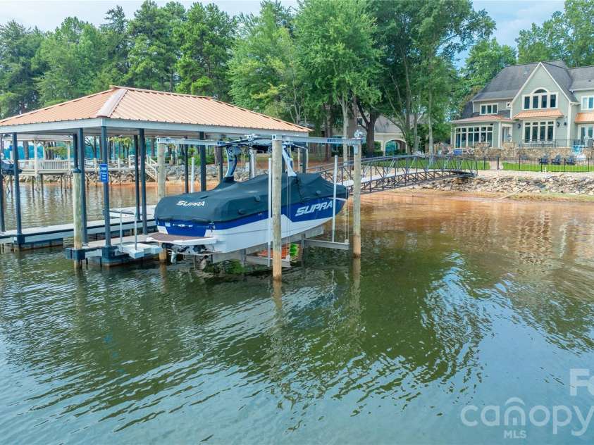 3900 Channel Pointe Lane, Denver, NC 28037.  MLS# CAR4375106, YatesRealty ID 20346. 