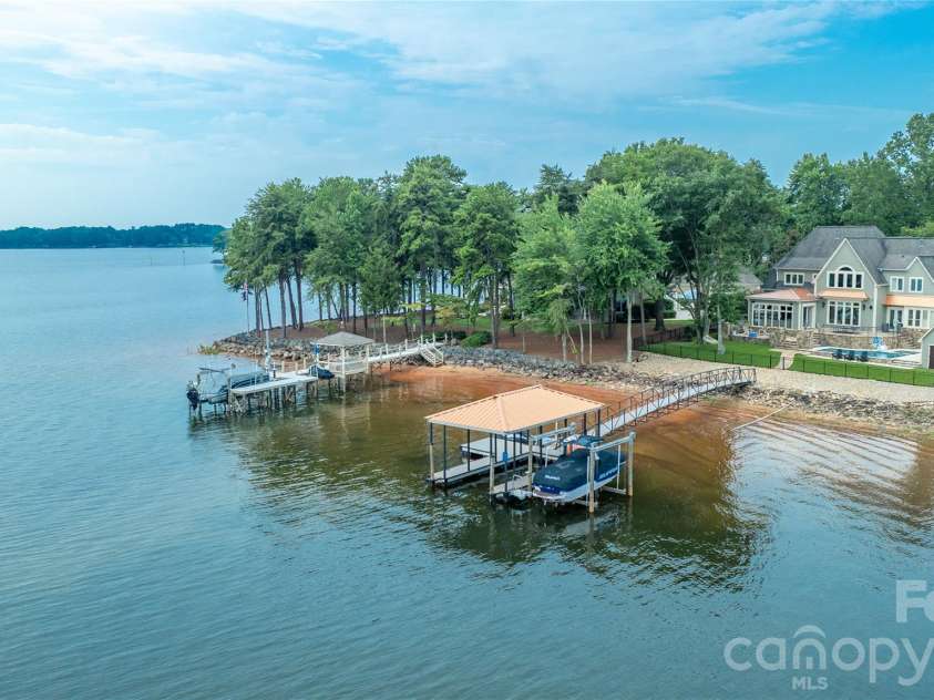 3900 Channel Pointe Lane, Denver, NC 28037.  MLS# CAR4375106, YatesRealty ID 20346. 