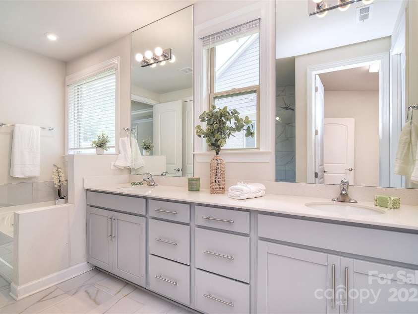 9432 Liberty Hill Drive, Mint Hill, NC 28227.  MLS# CAR4287327, YatesRealty ID 20346. 