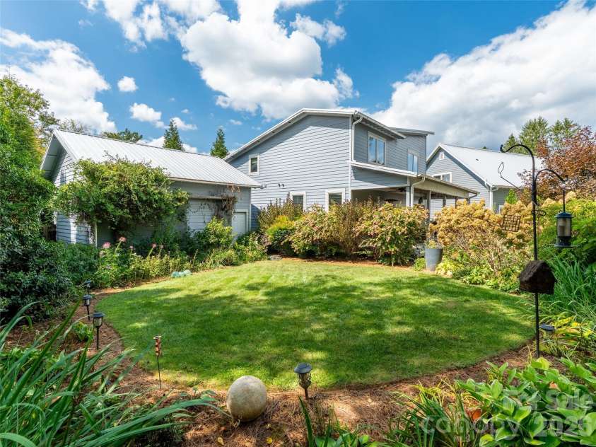 40 Overlook Road, Asheville, NC 28803.  MLS# CAR4362922, YatesRealty ID 20347. 