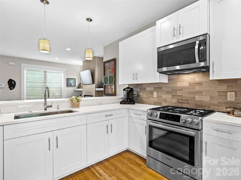 40 Overlook Road, Asheville, NC 28803.  MLS# CAR4362922, YatesRealty ID 20347. 