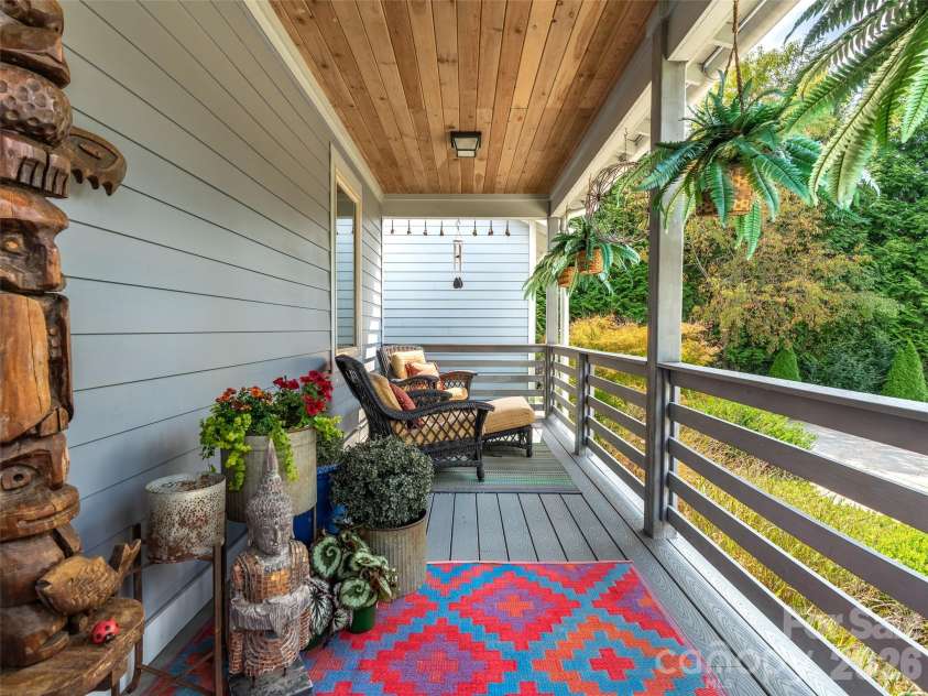 40 Overlook Road, Asheville, NC 28803.  MLS# CAR4362922, YatesRealty ID 20347. 