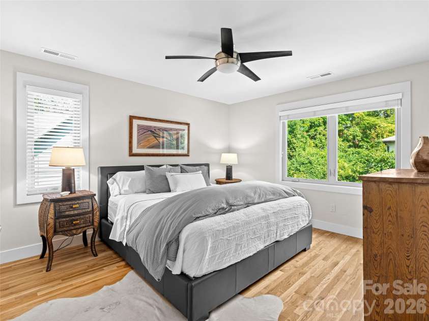 40 Overlook Road, Asheville, NC 28803.  MLS# CAR4362922, YatesRealty ID 20347. 