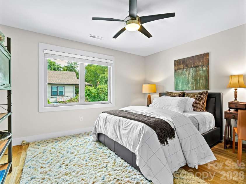 40 Overlook Road, Asheville, NC 28803.  MLS# CAR4362922, YatesRealty ID 20347. 