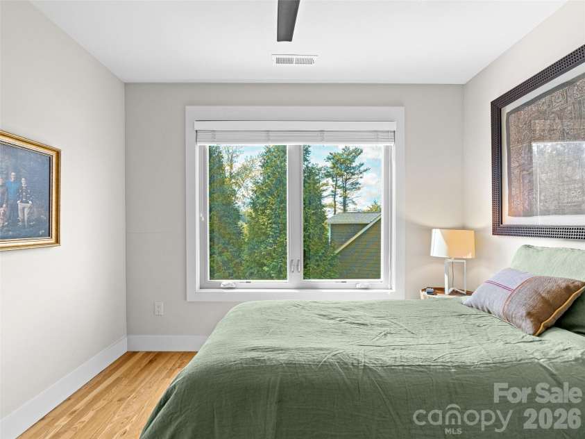 40 Overlook Road, Asheville, NC 28803.  MLS# CAR4362922, YatesRealty ID 20347. 