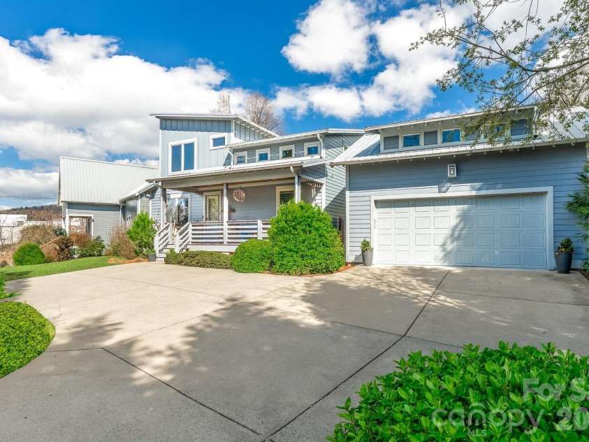 40 Overlook Road, Asheville, NC 28803.  MLS# CAR4362922, YatesRealty ID 20347. Outdoor greenery enhanced with AI