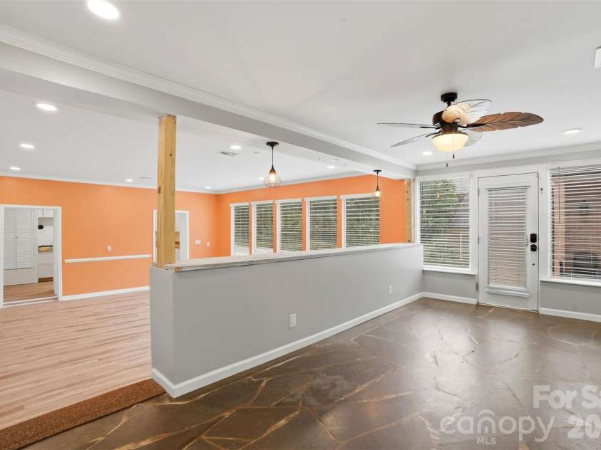 2637 Armstrong Circle, Gastonia, NC 28054.  MLS# CAR4351370, YatesRealty ID 20348. 