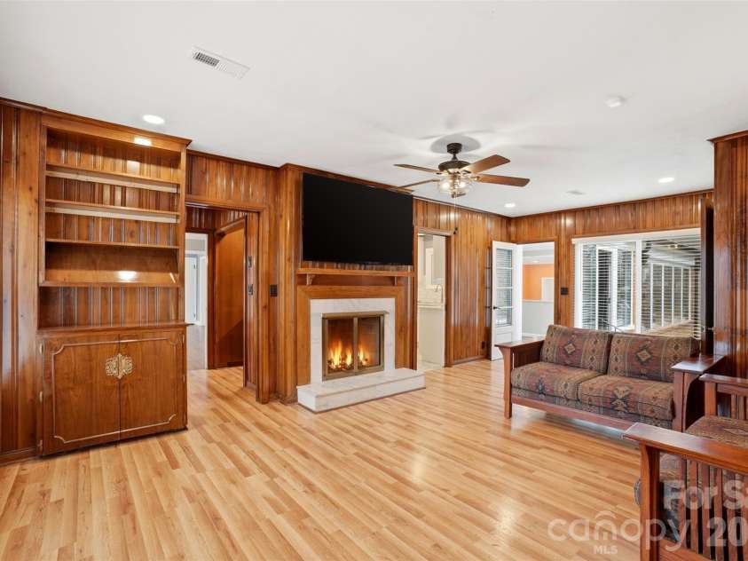 2637 Armstrong Circle, Gastonia, NC 28054.  MLS# CAR4351370, YatesRealty ID 20348. 
