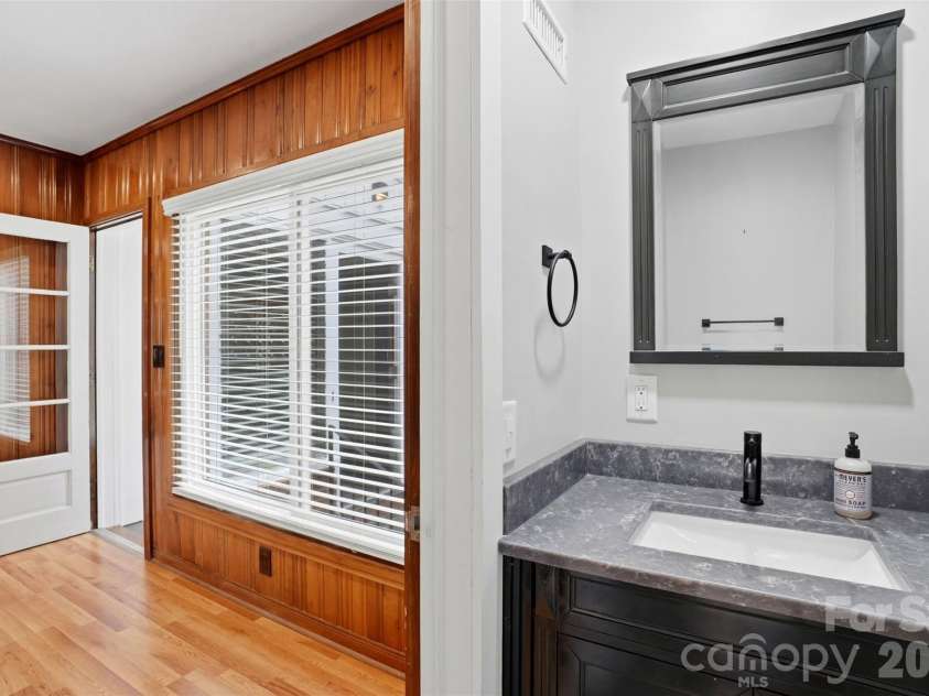 2637 Armstrong Circle, Gastonia, NC 28054.  MLS# CAR4351370, YatesRealty ID 20348. 