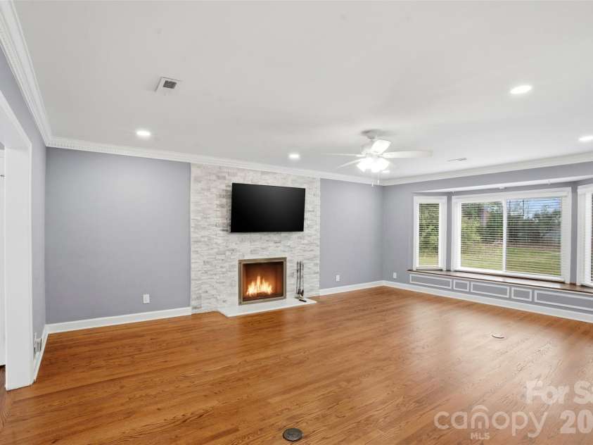 2637 Armstrong Circle, Gastonia, NC 28054.  MLS# CAR4351370, YatesRealty ID 20348. 
